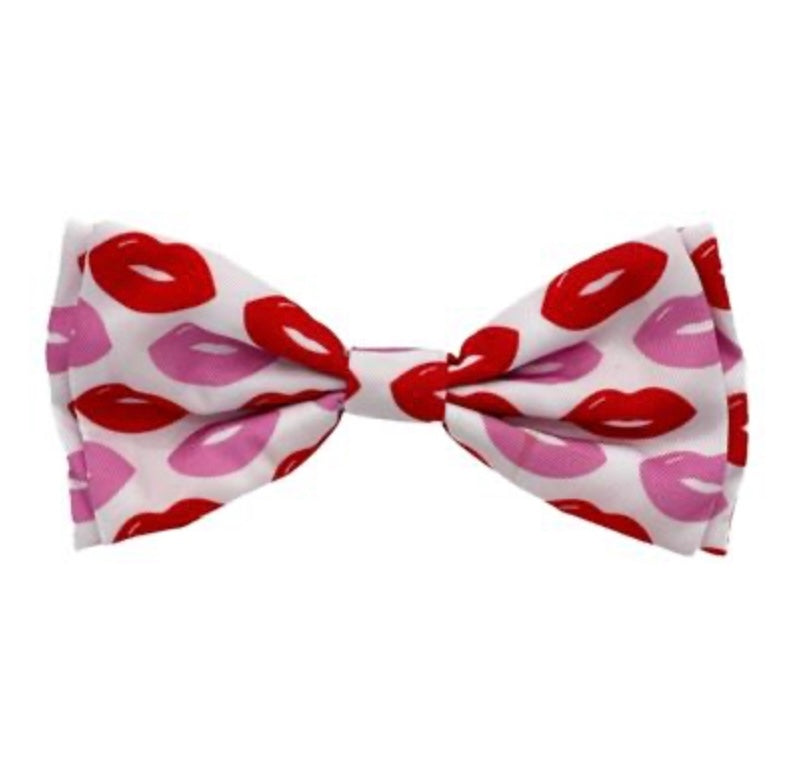 Kiss Kiss Bow Tie